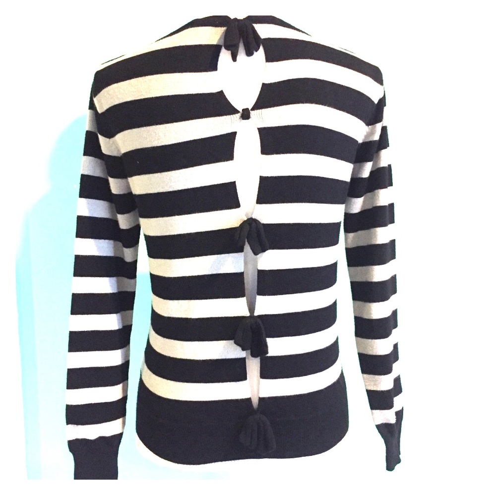 LM lulu Paris Gray& Black Sweater